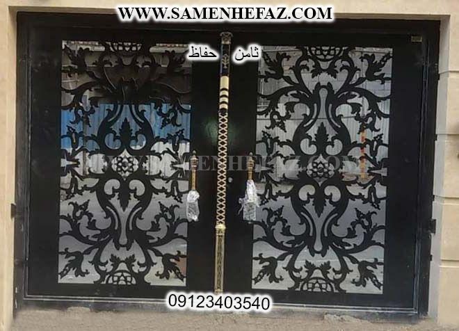 در حیاط ساده