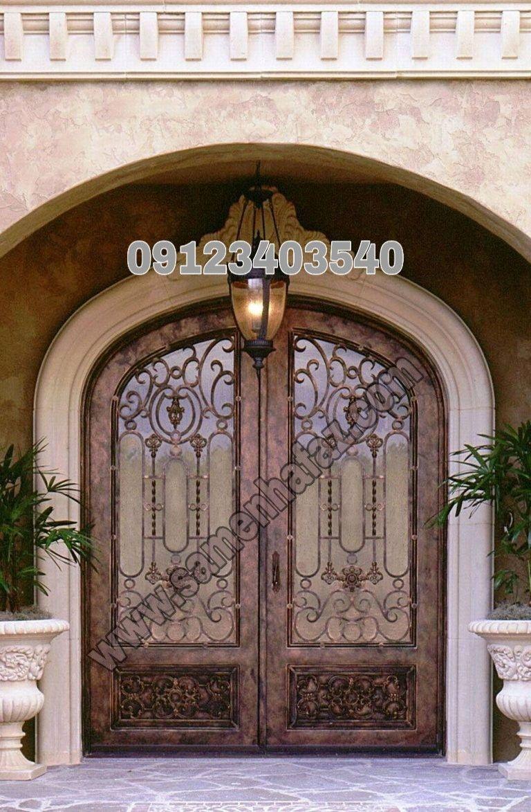در حیاط